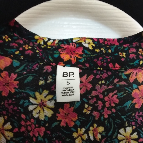 BP Ladies Top - Picture 2 of 7